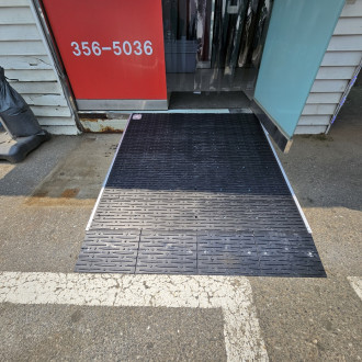 화성시 아르딤복지관 : 매장 앞 단차…