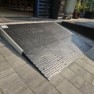 화성시 아르딤복지관 : 매장 앞 장애…